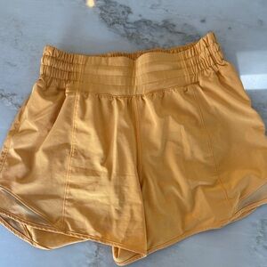 Lululemon Hotty Hot 4” lined